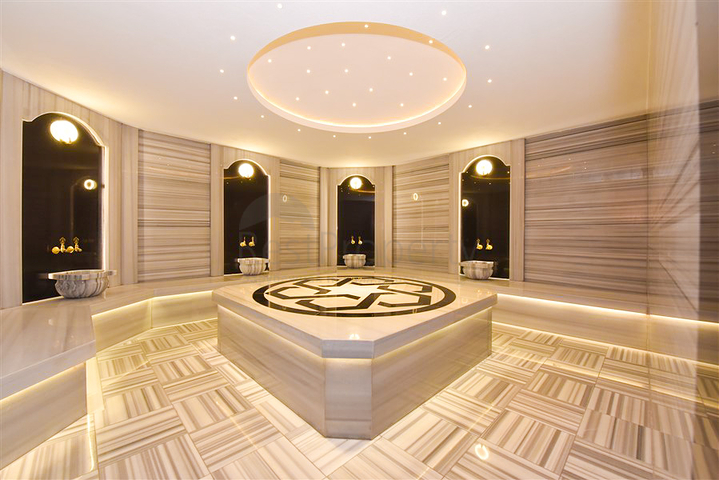 Трехкомнатная квартира на берегу моря