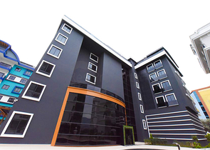 Трехкомнатная квартира на берегу моря