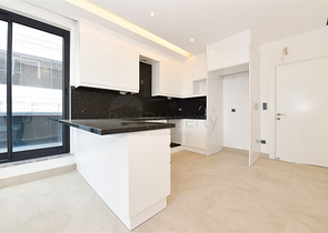 Трехкомнатная квартира на берегу моря