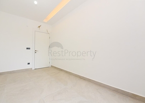 Трехкомнатная квартира на берегу моря