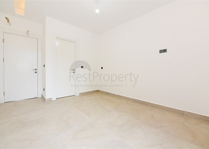 Трехкомнатная квартира на берегу моря