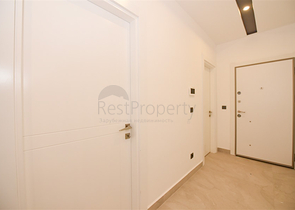 Трехкомнатная квартира на берегу моря