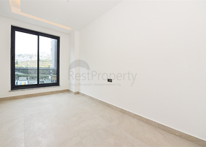 Трехкомнатная квартира на берегу моря