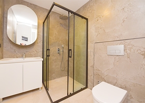 Трехкомнатная квартира на берегу моря