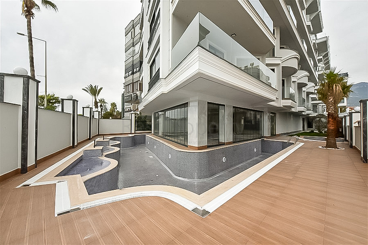 Шикарный пентхаус с панорамным видом на море в самом центре Алании