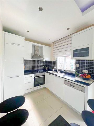 Меблированная квартира 1+1 с видом на море в районе Кестель