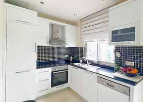 Меблированная квартира 1+1 с видом на море в районе Кестель