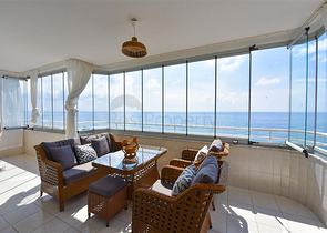 Квартира 2+1 на первой линии в районе Махмутлар