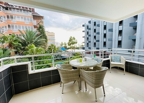 Квартира в 100 метрах от моря планировкой 1+1 в элитном районе Оба