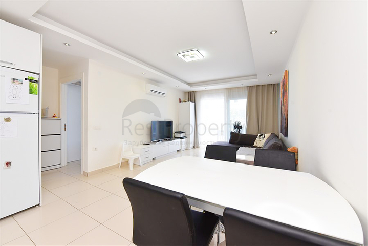 Двухкомнатная комната с мебелью и бытовой техникой