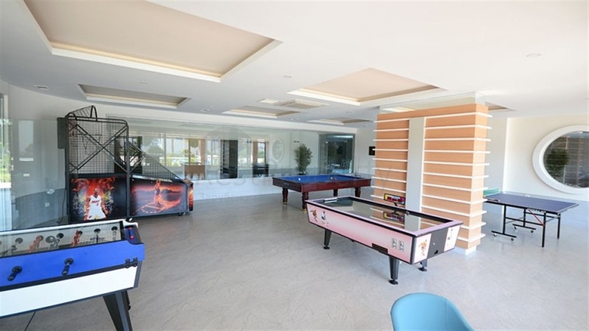 Двухкомнатная комната с мебелью и бытовой техникой