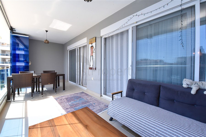 Двухкомнатная комната с мебелью и бытовой техникой