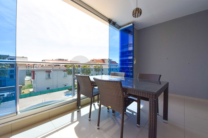 Двухкомнатная комната с мебелью и бытовой техникой