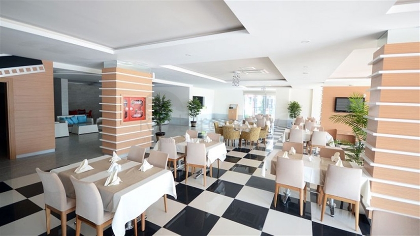 Двухкомнатная комната с мебелью и бытовой техникой