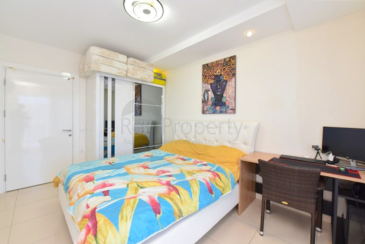 Двухкомнатная комната с мебелью и бытовой техникой