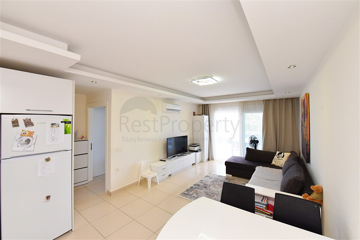 Двухкомнатная комната с мебелью и бытовой техникой