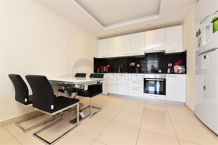 Двухкомнатная комната с мебелью и бытовой техникой