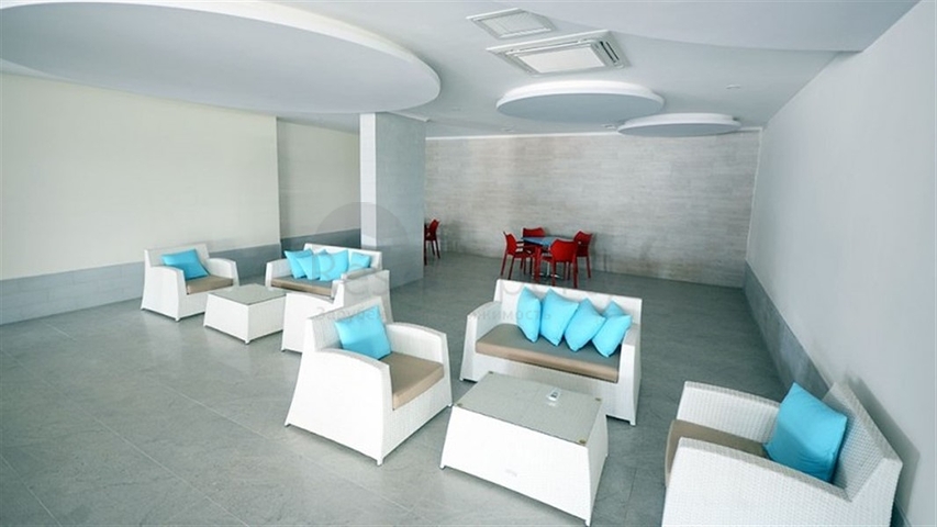 Двухкомнатная комната с мебелью и бытовой техникой