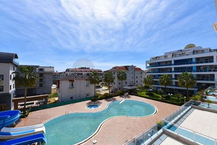 Двухкомнатная комната с мебелью и бытовой техникой