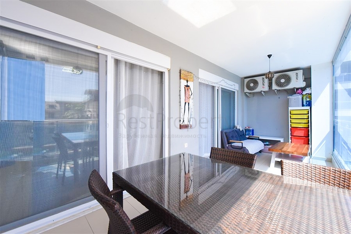 Двухкомнатная комната с мебелью и бытовой техникой