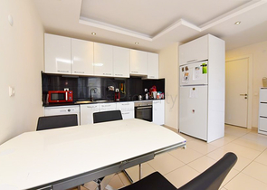 Двухкомнатная комната с мебелью и бытовой техникой