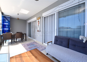 Двухкомнатная комната с мебелью и бытовой техникой