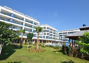 Двухкомнатная комната с мебелью и бытовой техникой