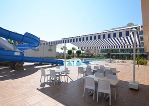 Двухкомнатная комната с мебелью и бытовой техникой