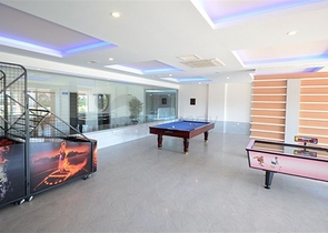 Двухкомнатная комната с мебелью и бытовой техникой