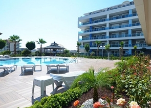 Двухкомнатная комната с мебелью и бытовой техникой