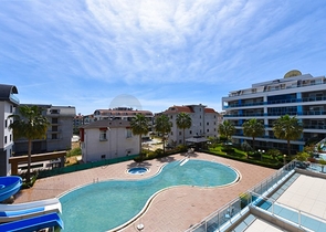 Двухкомнатная комната с мебелью и бытовой техникой