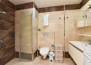 Двухкомнатная комната с мебелью и бытовой техникой