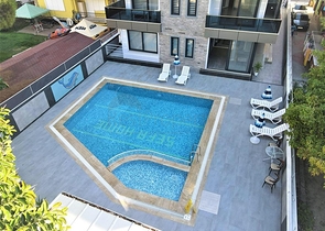 Просторный пентхаус 4+1 в центре Алании с видом на крепость