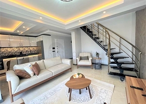 Просторный пентхаус 4+1 в центре Алании с видом на крепость