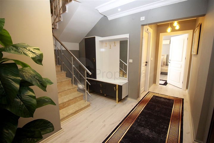 Просторный пентхаус 3+1 в районе Махмутлар