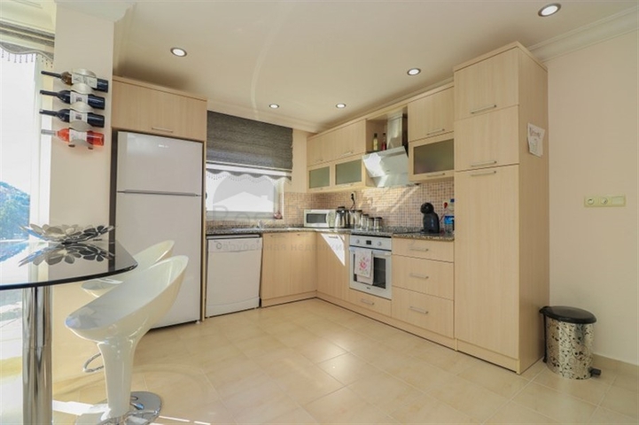 Пентхаус 3+1 с потрясающим видом на море в живописном районе Бекташ