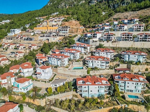 Пентхаус 3+1 с потрясающим видом на море в живописном районе Бекташ