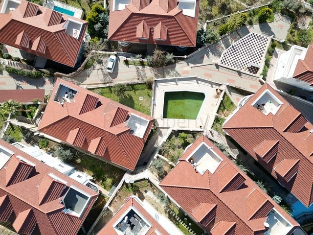 Пентхаус 3+1 с потрясающим видом на море в живописном районе Бекташ