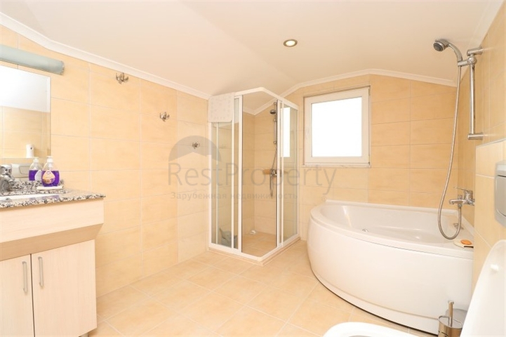 Пентхаус 3+1 с потрясающим видом на море в живописном районе Бекташ