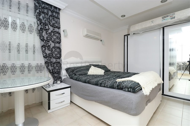 Пентхаус 3+1 с потрясающим видом на море в живописном районе Бекташ