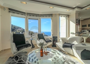 Пентхаус 3+1 с потрясающим видом на море в живописном районе Бекташ