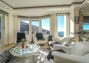 Пентхаус 3+1 с потрясающим видом на море в живописном районе Бекташ