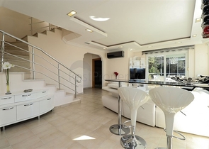 Пентхаус 3+1 с потрясающим видом на море в живописном районе Бекташ