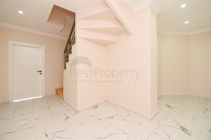 Просторный пентхаус с видом на море в центре Алании