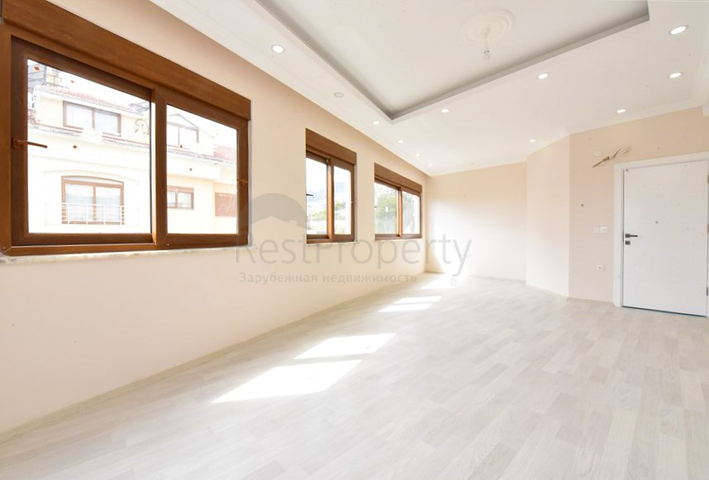 Просторный пентхаус с видом на море в центре Алании