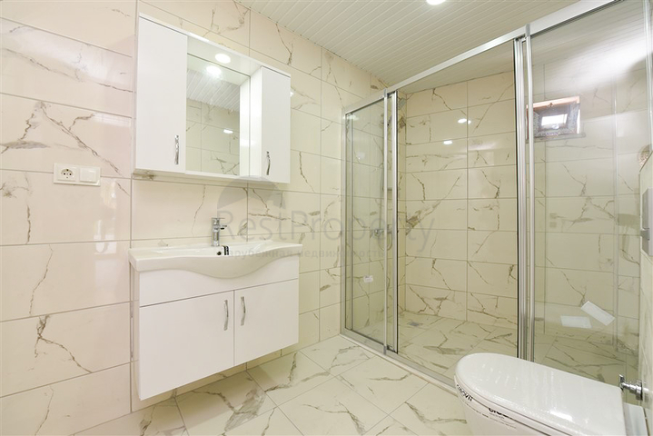 Просторный пентхаус с видом на море в центре Алании