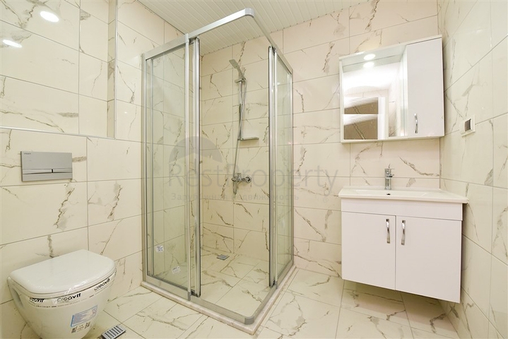 Просторный пентхаус с видом на море в центре Алании