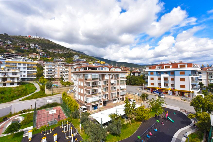 Просторный пентхаус с видом на море в центре Алании