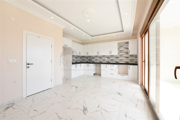 Просторный пентхаус с видом на море в центре Алании