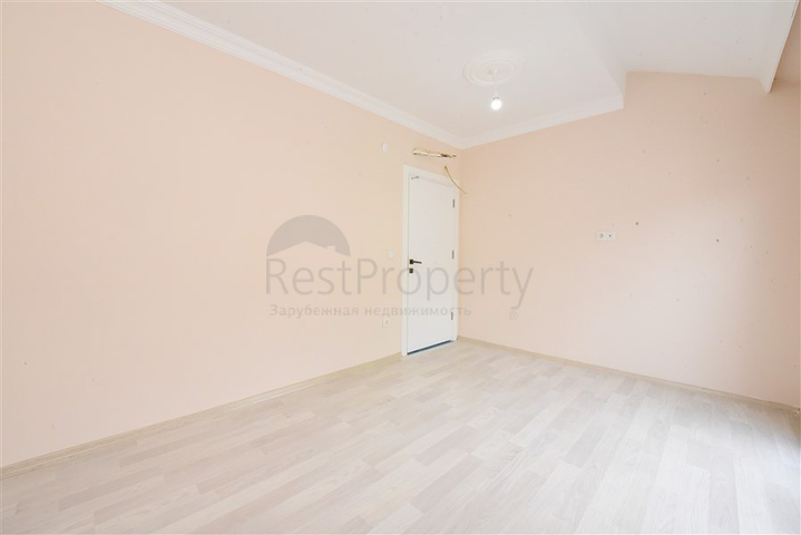 Просторный пентхаус с видом на море в центре Алании